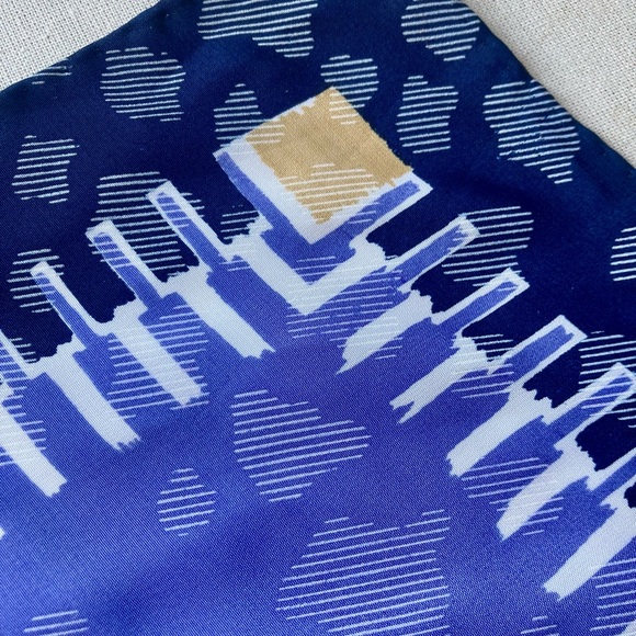 BLUE square scarf - Picture 5 of 10